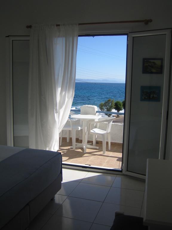 Seaside Studios Megalochori  Δωμάτιο φωτογραφία